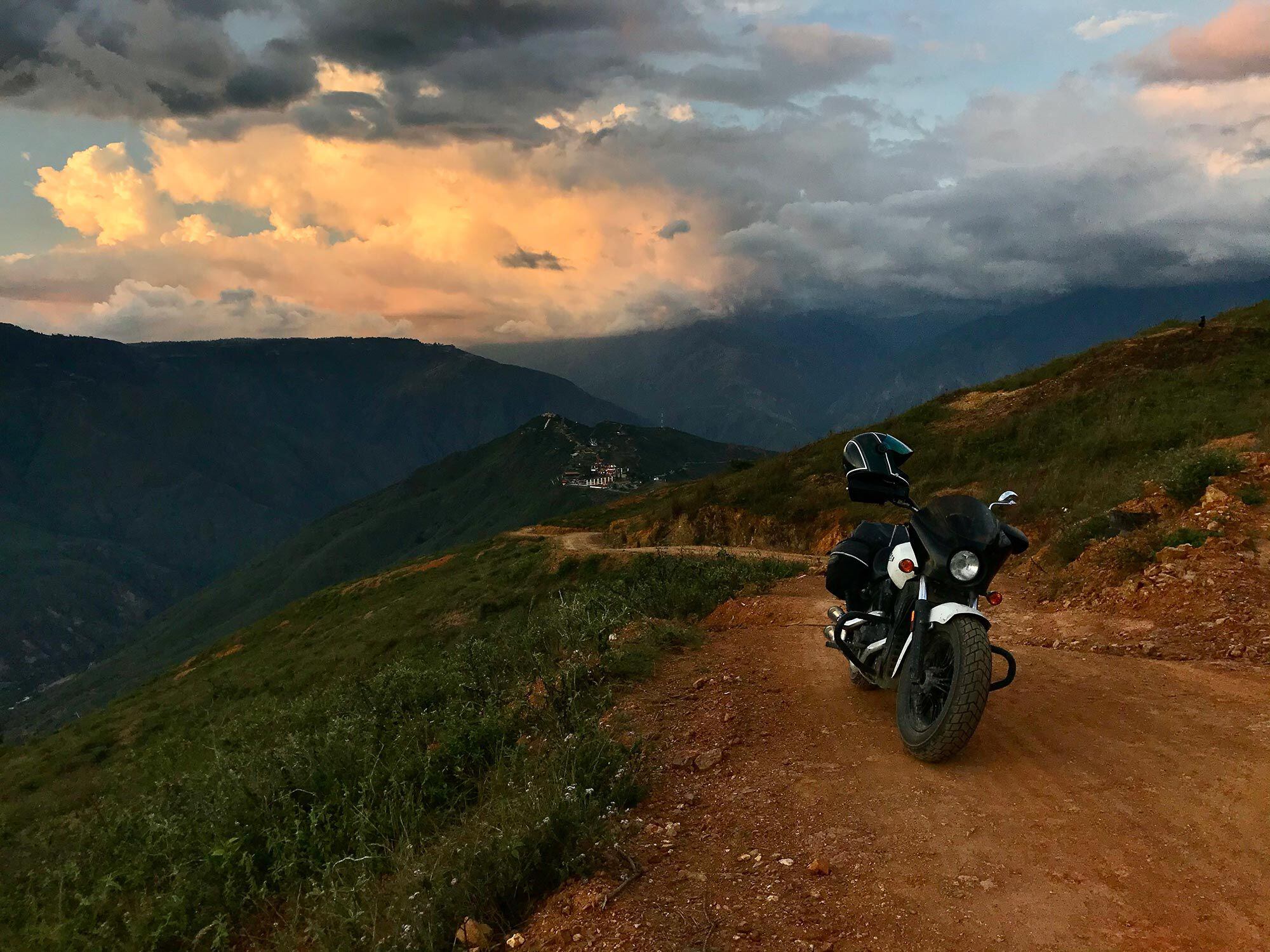 You don’t have to stray far from the main route to find wonderful dirt roads to explore, such as this one near the ridgeline and Chicamocha National Park entrance.