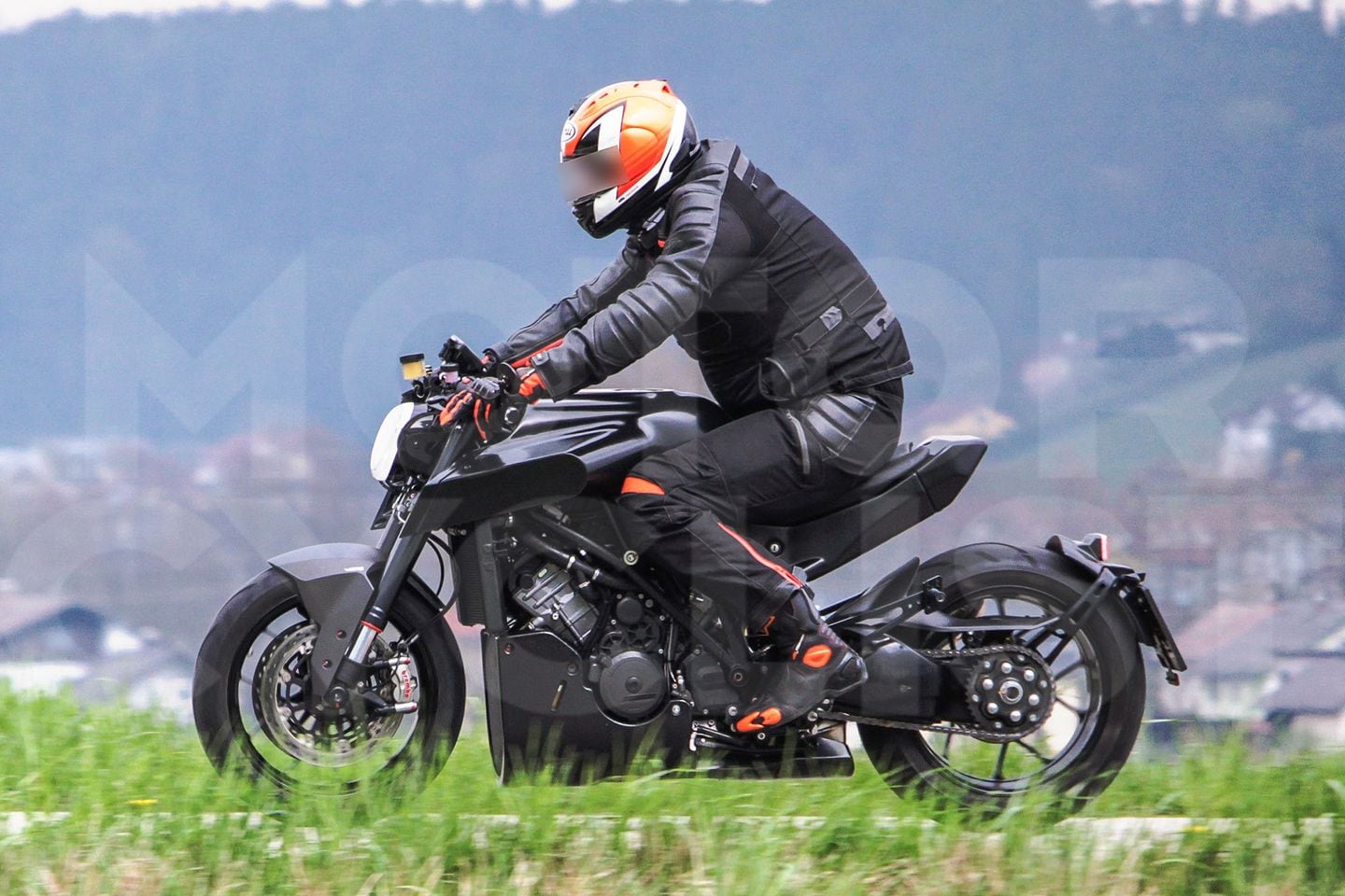Husqvarna ワークパンツ オレンジ/グレー Chainsaw and work trousers for safety | Husqvarna US