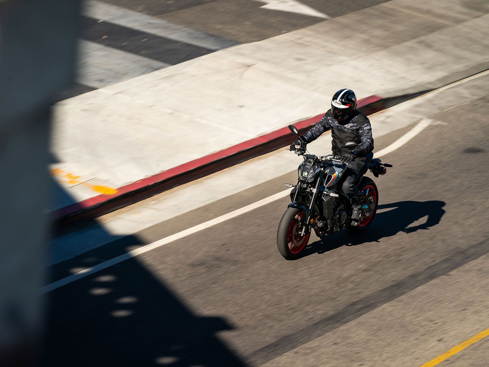 With a fully fueled curb weight of 417-pounds, the MT-09 is light and easy to ride around town.