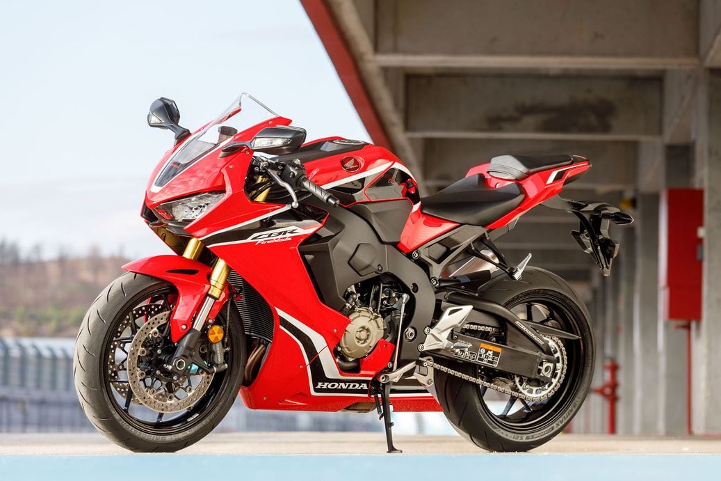 2017 Honda CBR1000RR Superbike Test | Motorcyclist