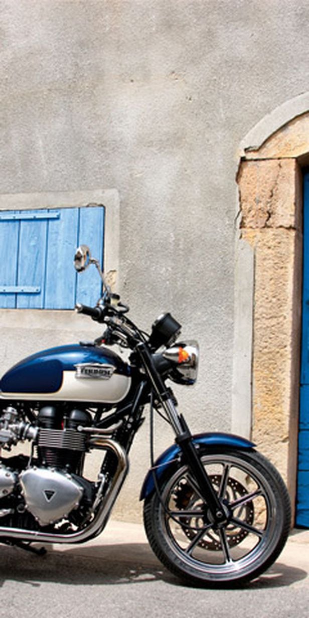 Triumph Bonneville SE | Motorcyclist