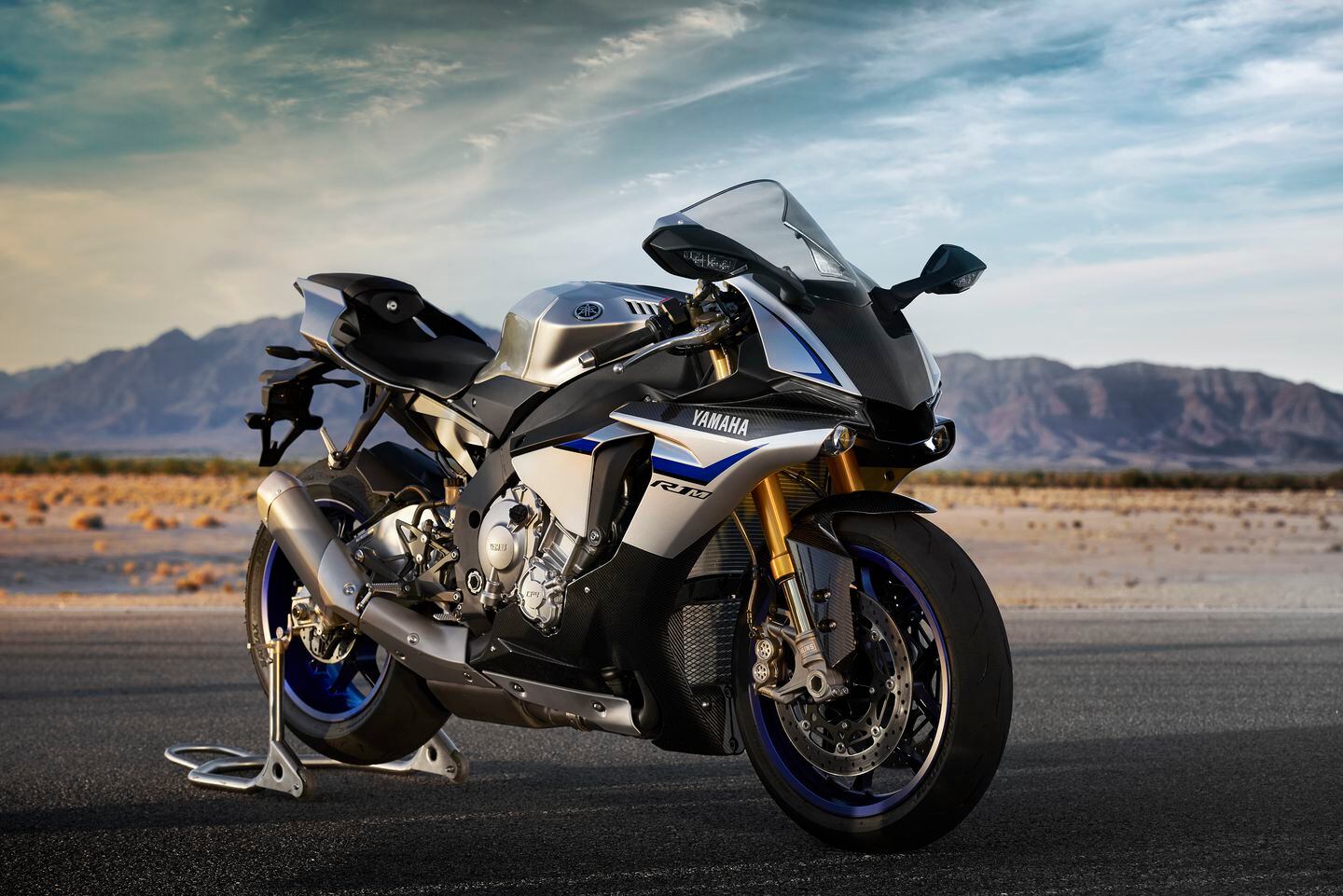 2015 Yamaha YZF-R1M | Motorcyclist