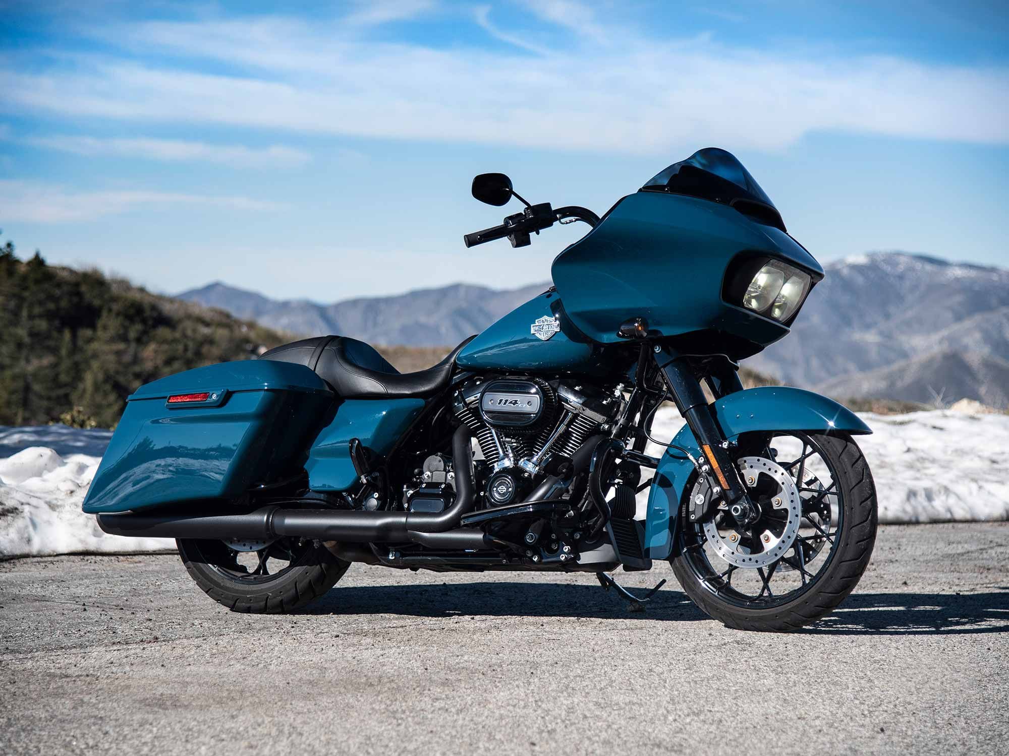 You wouldn’t know it from its outward appearance, but the Road Glide’s optional RDRS safety package makes slick surfaces like these mountain roads more approachable.