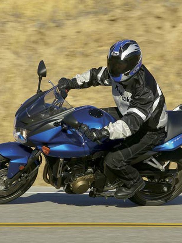実働 格安 Z750S Kawasaki Z750S 2006 model with 17k miles from new. Tidy example of