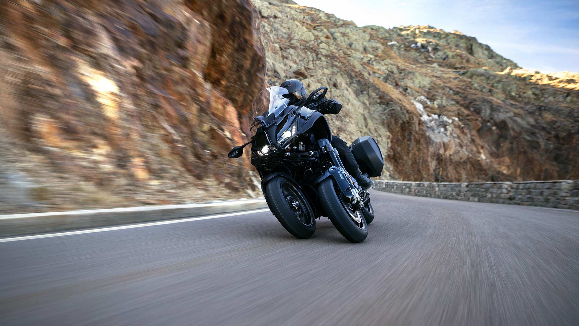 Yamaha upgraded the Niken’s quickshifter to offer both up and down shifting functionality.