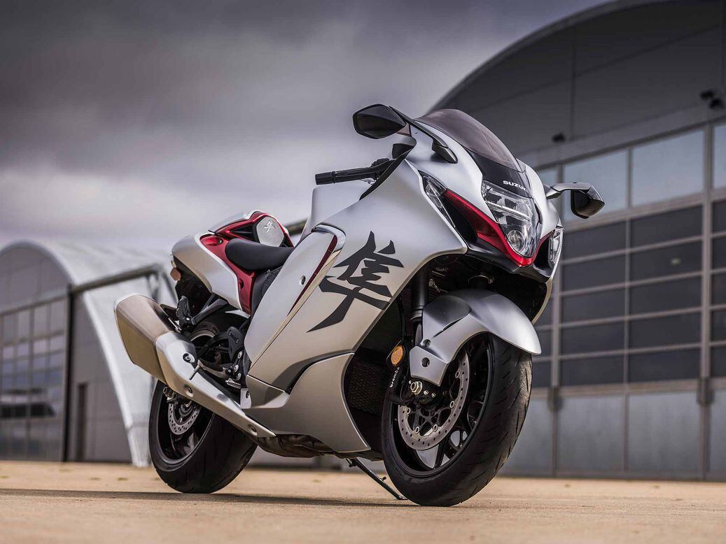 スズキ　GSX1300R ハヤブサ 2022 Suzuki Hayabusa GSX1300R First Ride Review | Motorcyclist