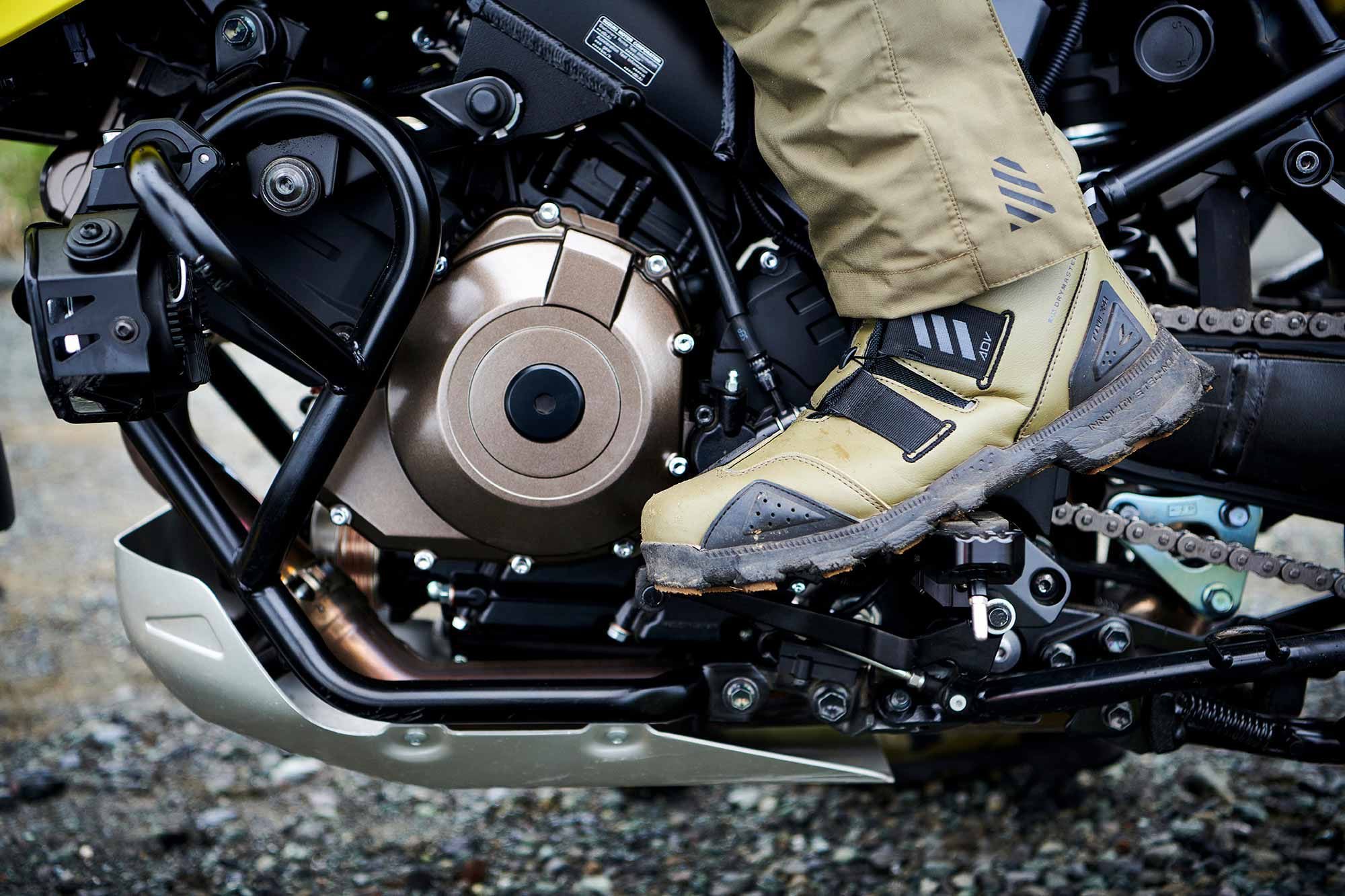 The DE and DE Adventure feature a new quickshifter, allowing easy movement up and down the gearbox.