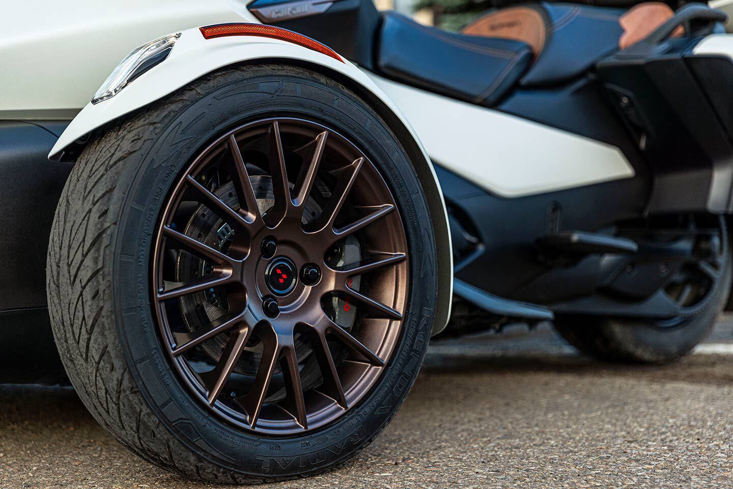 The 16-spoke Moka wheels lookin’ classy.