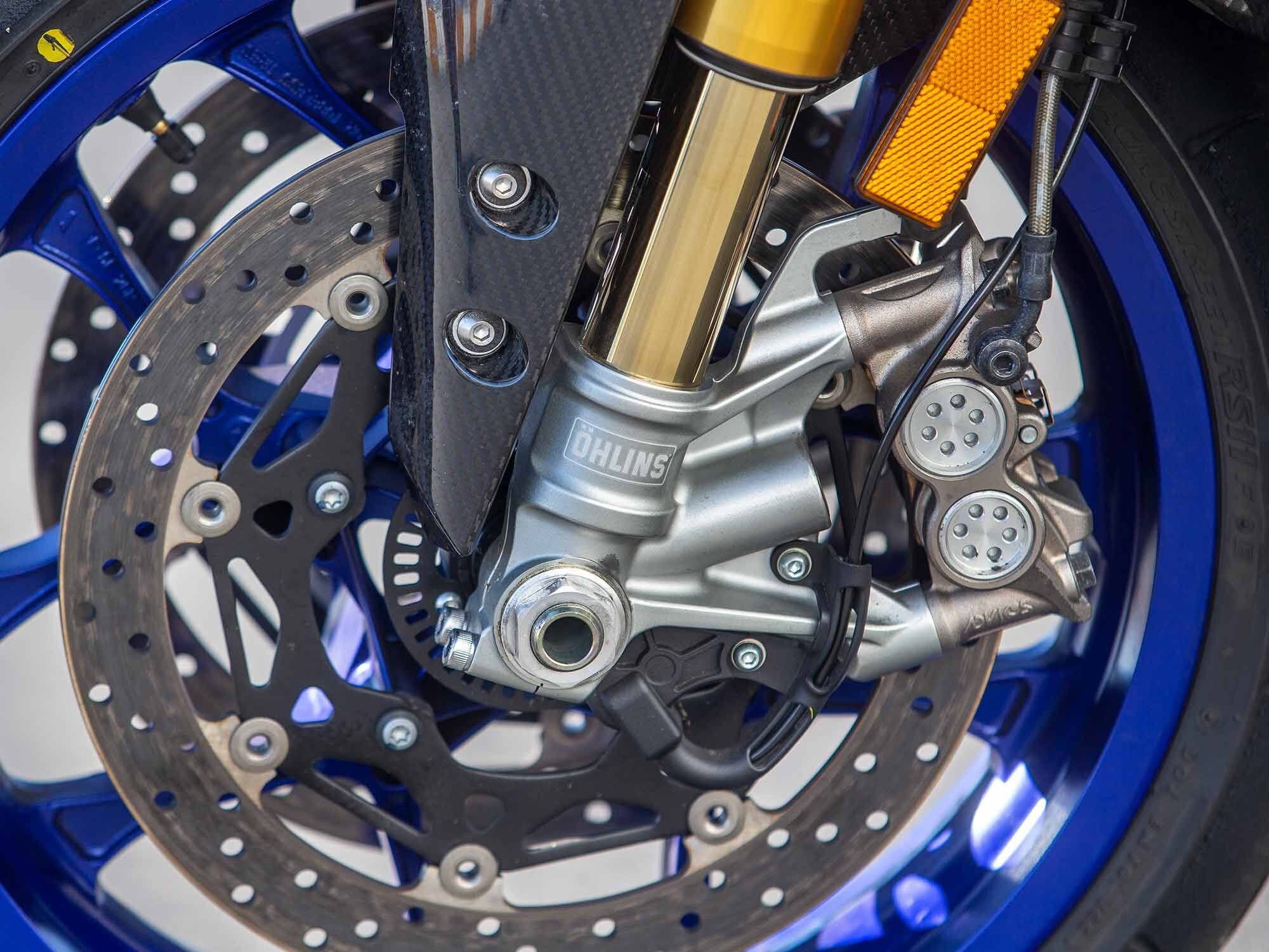 The ‘21 YZF-R1M employs Öhlins latest and greatest semi-active electronic suspension with a gas-charged fork. The suspension offers versatile performance with a few pushes of a button.