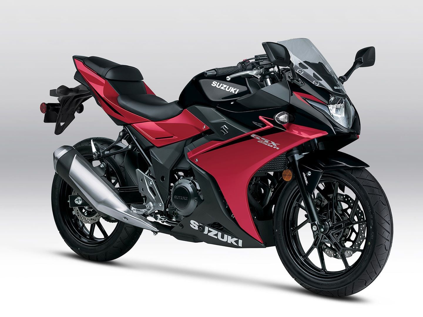 Suzuki’s entry-level GSX250R ABS brings minimalism and less-is-more philosophy to things like fuel economy.