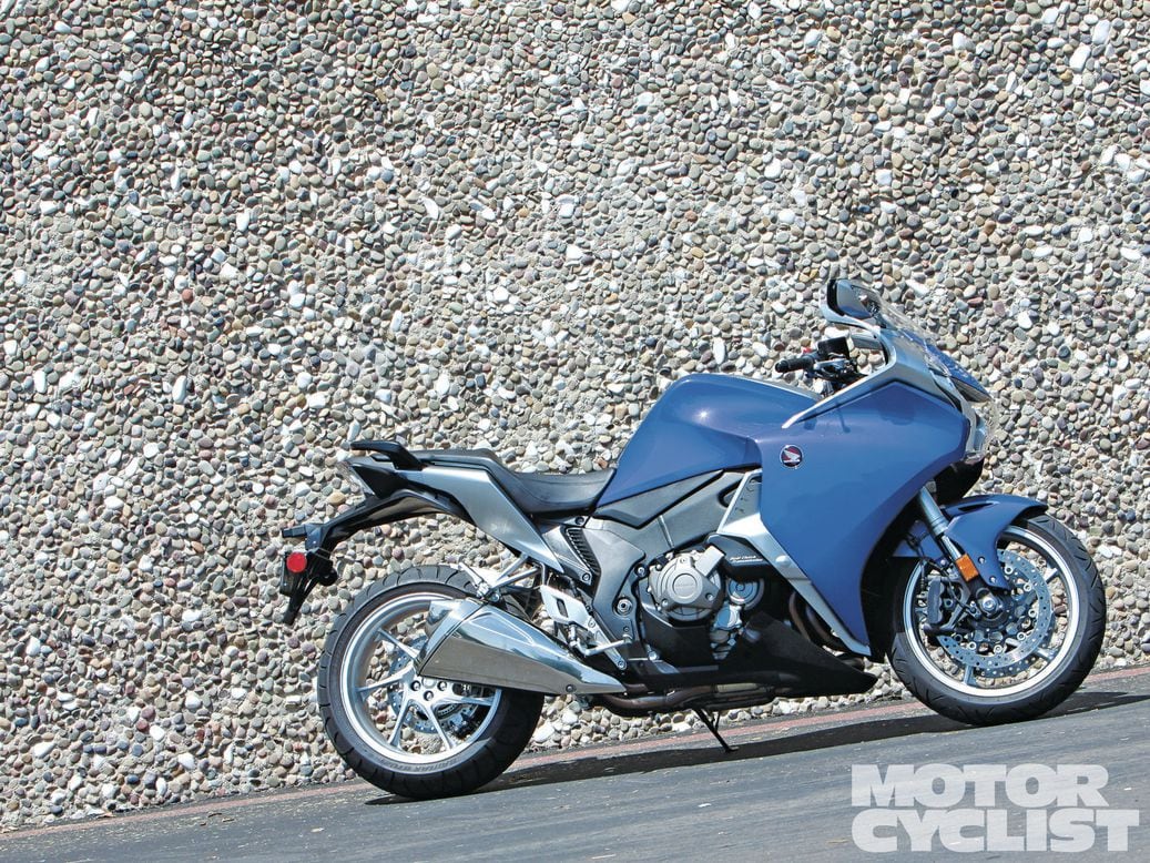 2012 Honda VFR1200F DCT | Short Shift | Motorcyclist