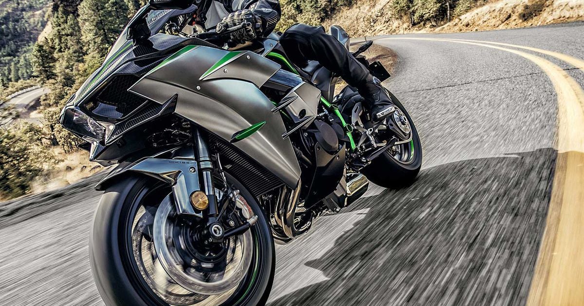 2022 Kawasaki Ninja H2R H2 and H2 SX SE First Look 