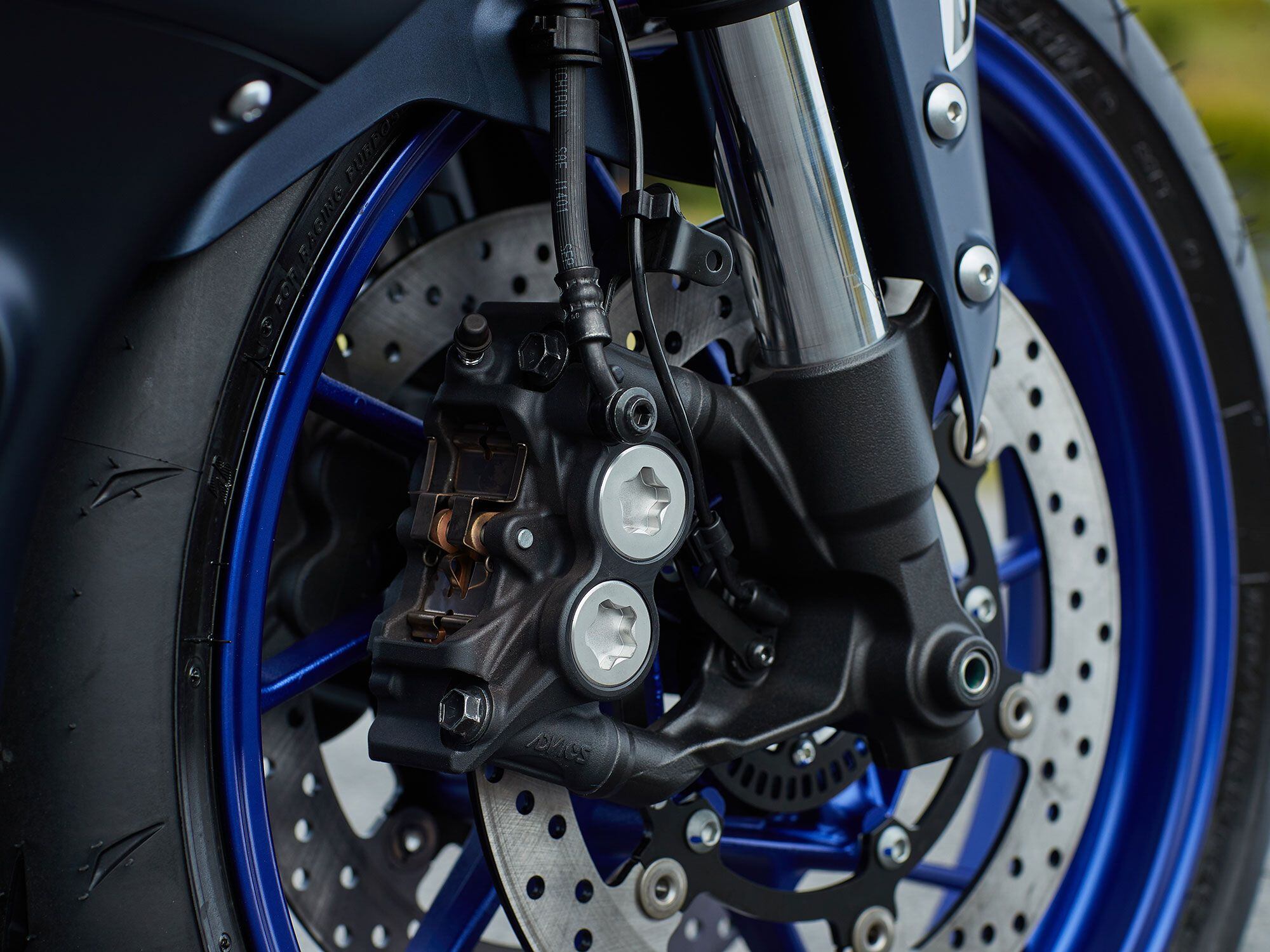 Although the R7 employs an inverted fork with full adjustment, it’s components don’t have the same level of lofty performance as the YZF-R6 and YZF-R1.