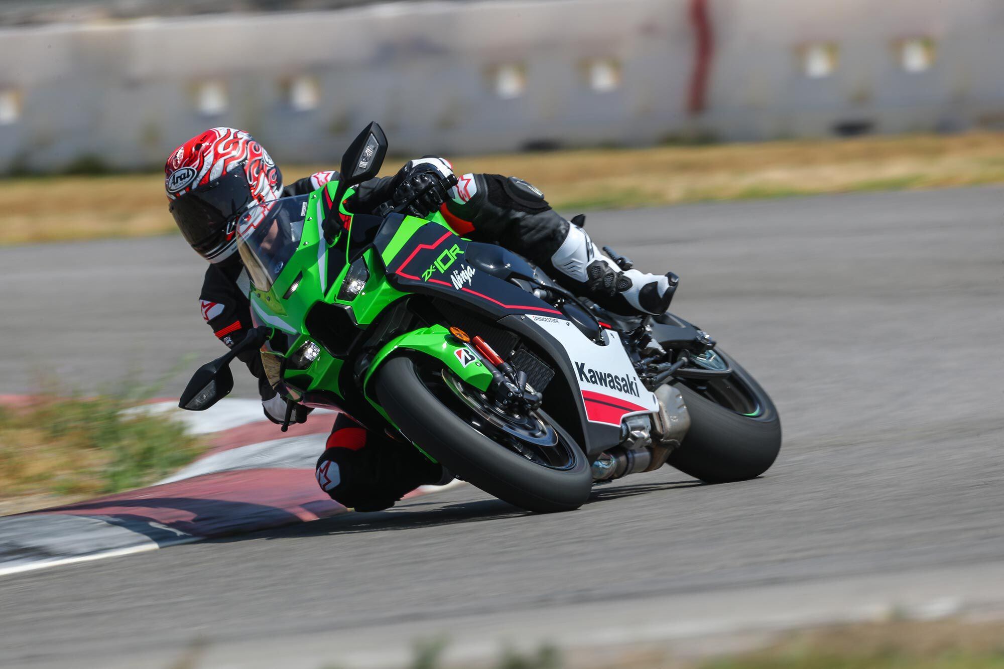 The Ninja ZX-10R smashes corners with a confidence-boosting any-apex, anytime attitude.