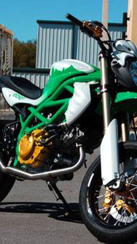 2009 Suzuki Gladius by L-R-G Clothing Co. & Nick Anglada Originals