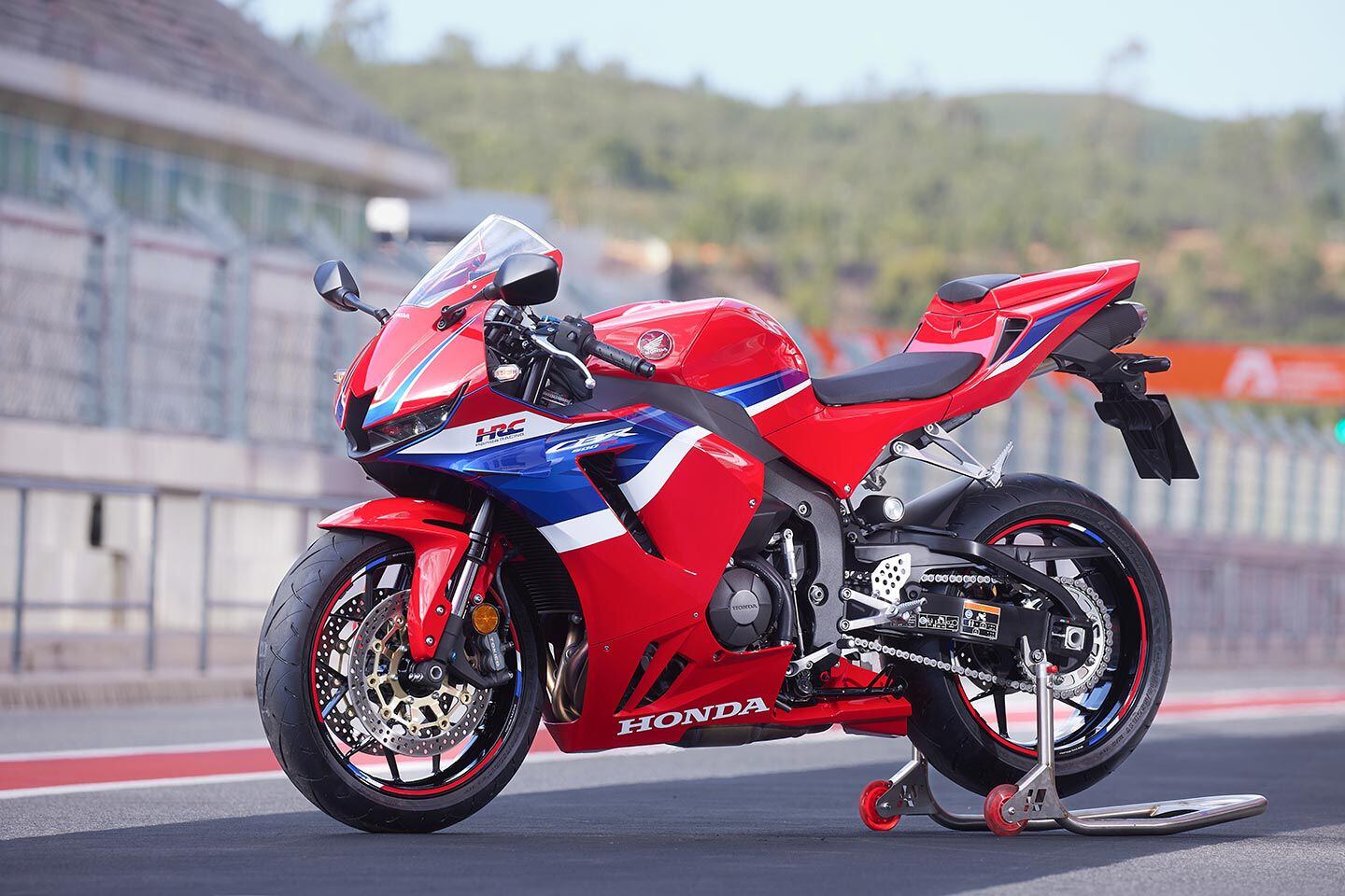 Quoting Honda Motor Europe, “The RR is the ideal bike to fill the gap in the CBR lineup between the CBR650R and the CBR1000RR-R Fireblade.”