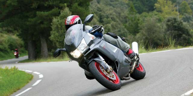 DUCATI SPORT TOURING ST4s/ABS　マニュアル　74 2004 Ducati ST 4S ABS | Motorcycle.com