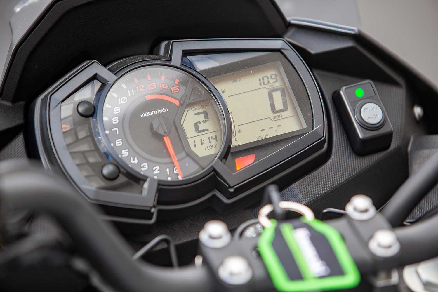 The LCD analog dashboard is rudimentary in terms of 2020 standards, but provides all the vital riding information.