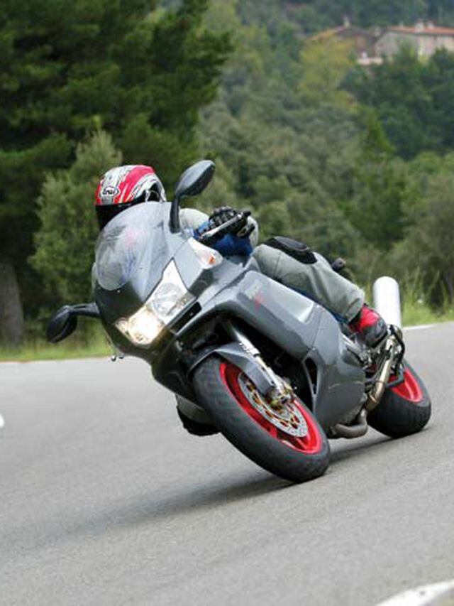 DUCATI SPORT TOURING ST4s/ABS　マニュアル　74 Ducati ST4s ABS | Feature Review | Motorcyclist