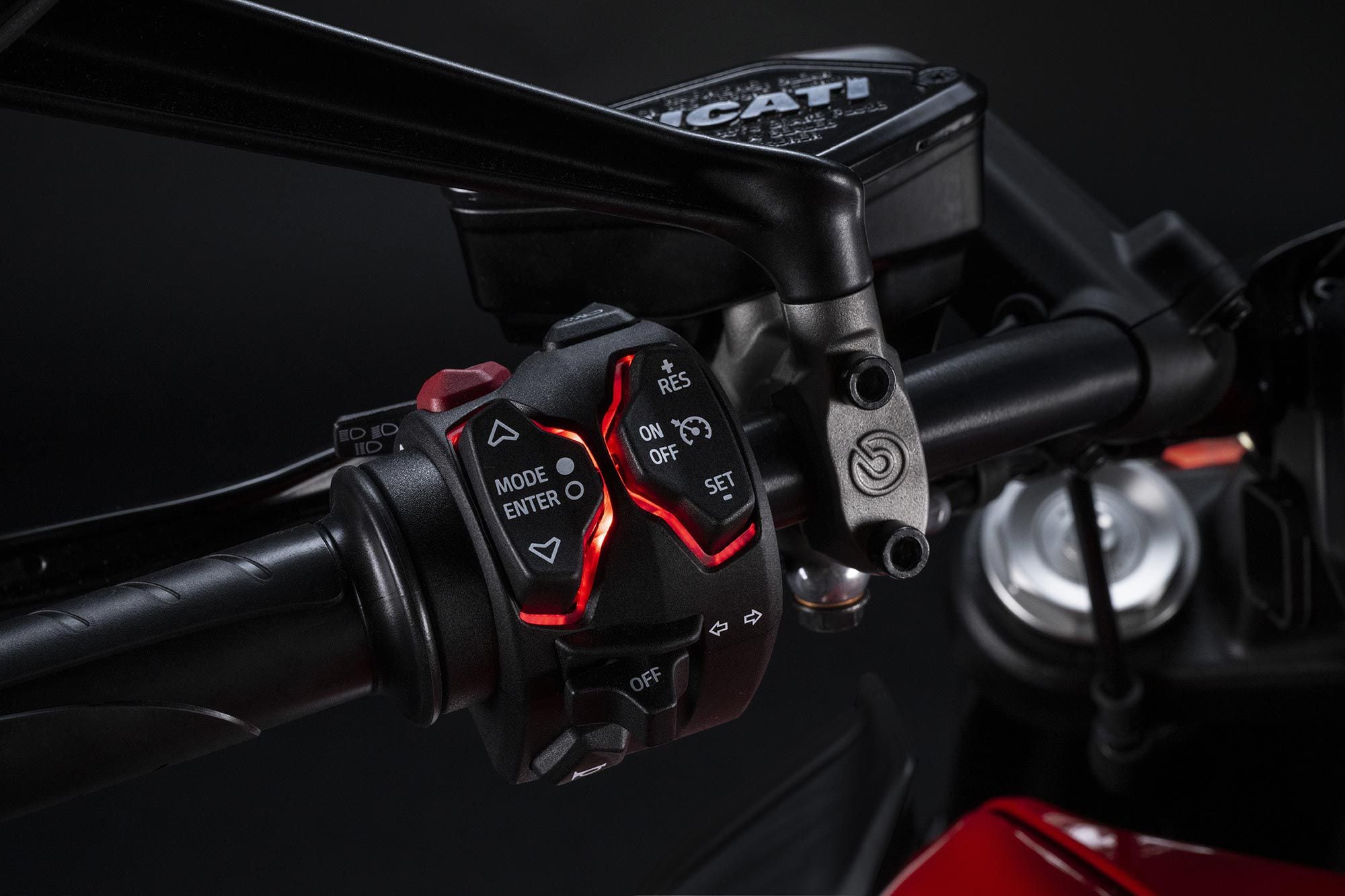 Backlit, and well-designed switches enable the rider to easily adjust rider-aid and cruise control settings.