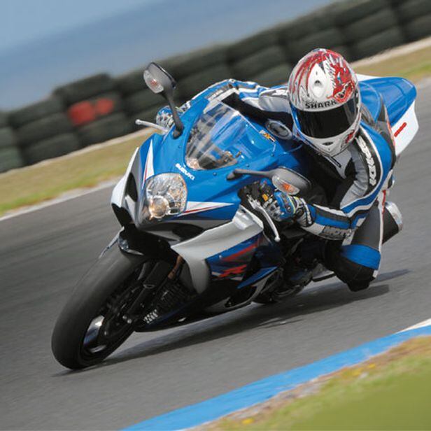 2007 Suzuki GSX-R1000 | First Ride | Motorcyclist