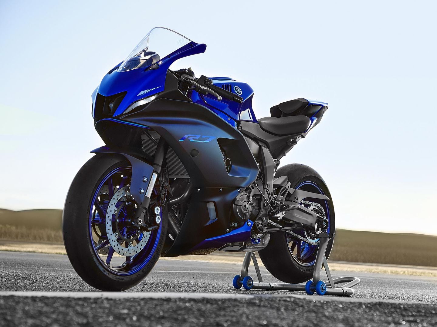 R7 : 2022 Yzf R7 Yamaha Motor Canada : It features 384 shading units, 24.