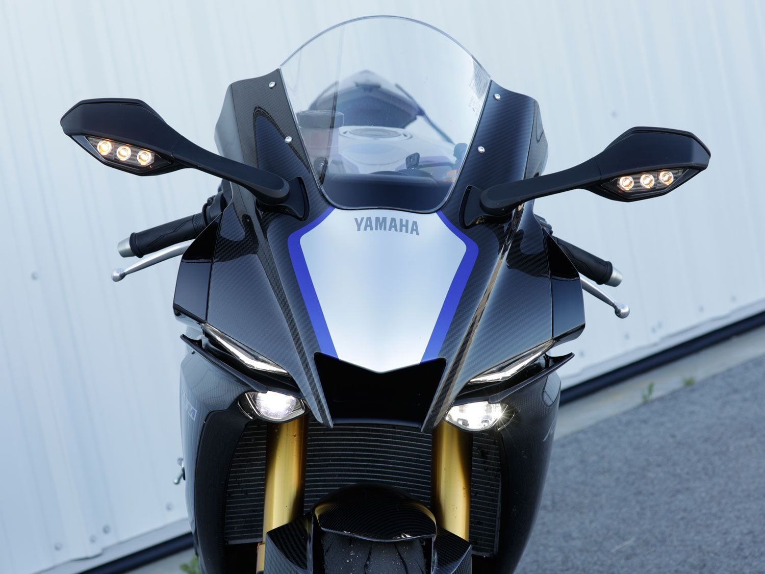 2020 Yamaha YZF-R1M Review MC Commute | Motorcyclist