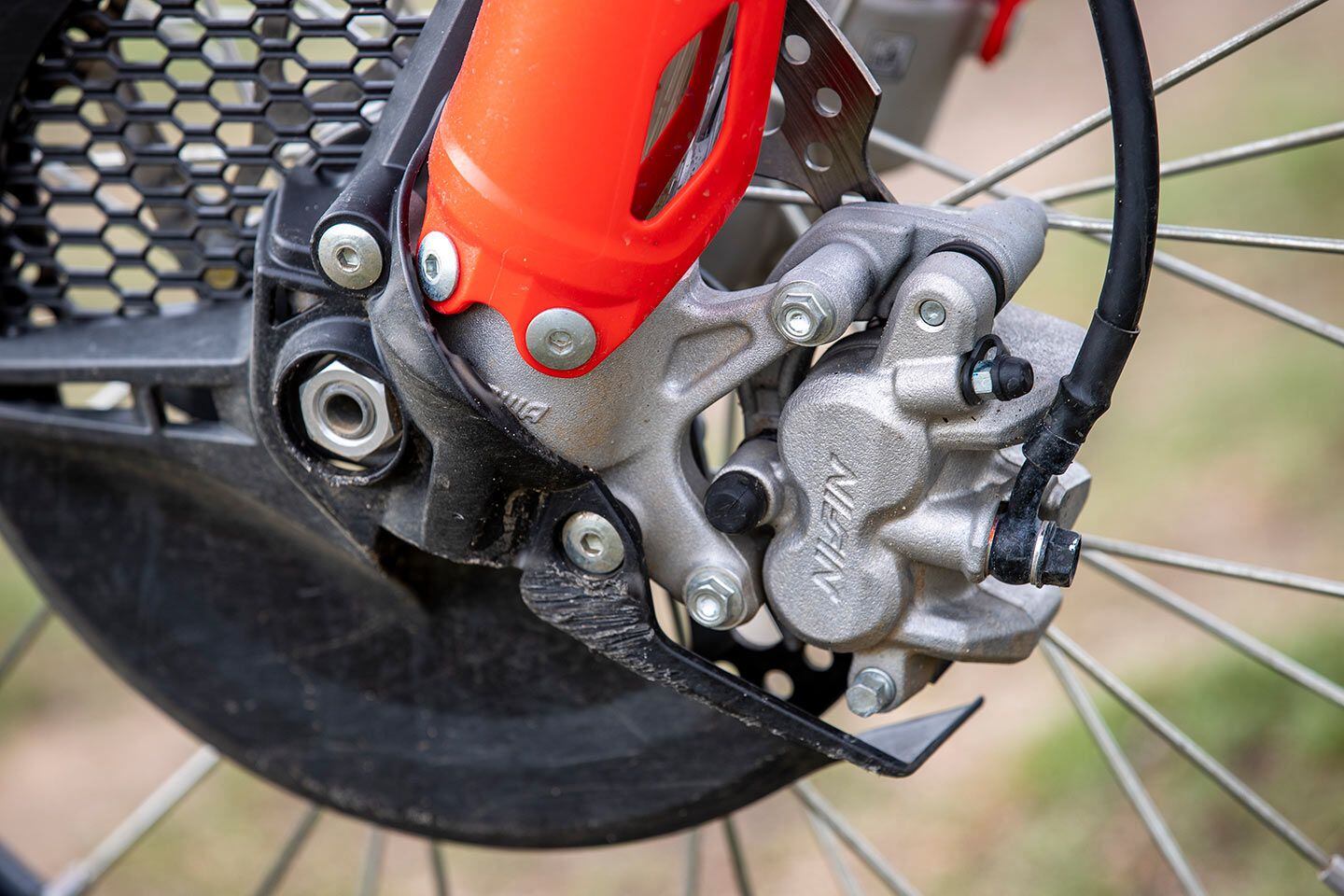 A double-piston Nissin caliper keeps speed in check. The brakes are responsive and offer pleasing response.