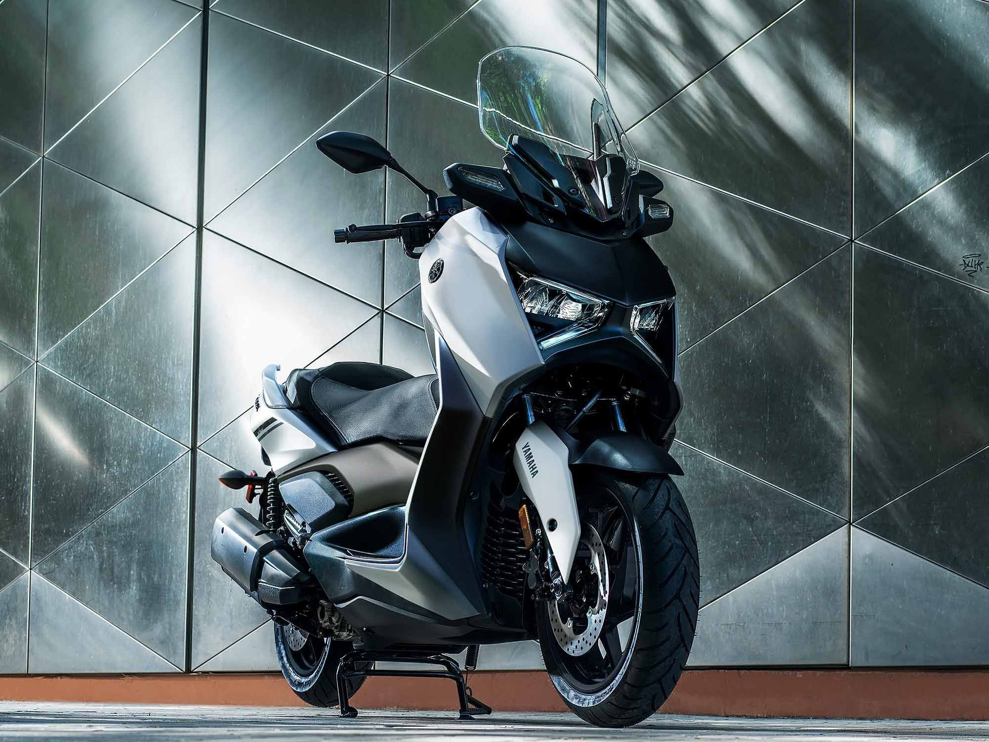 2023 Yamaha XMAX Scooter Look | Motorcyclist