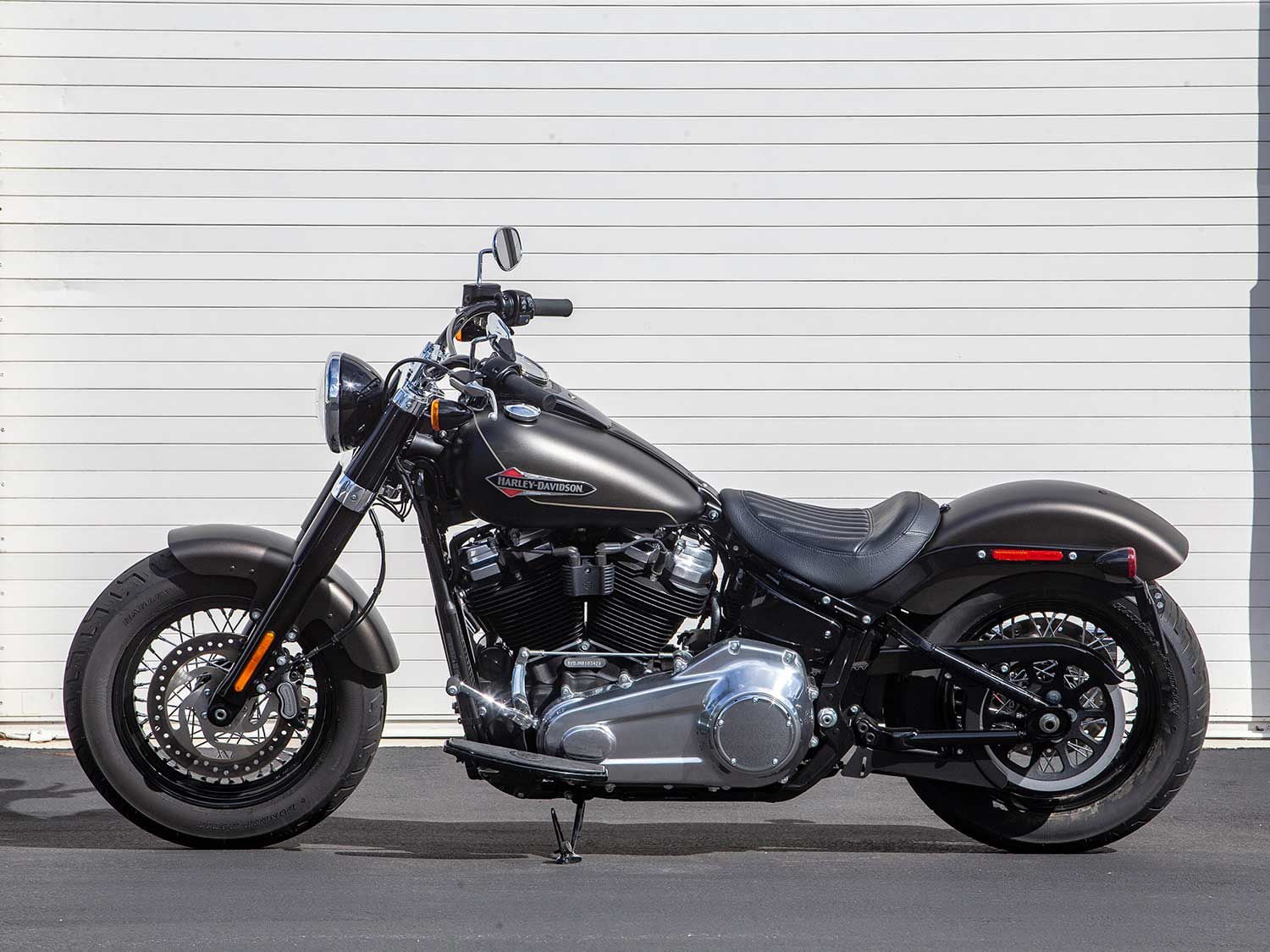 In this episode of <em>MC Commute</em>, we review the 2021 Harley-Davidson Softail Slim.