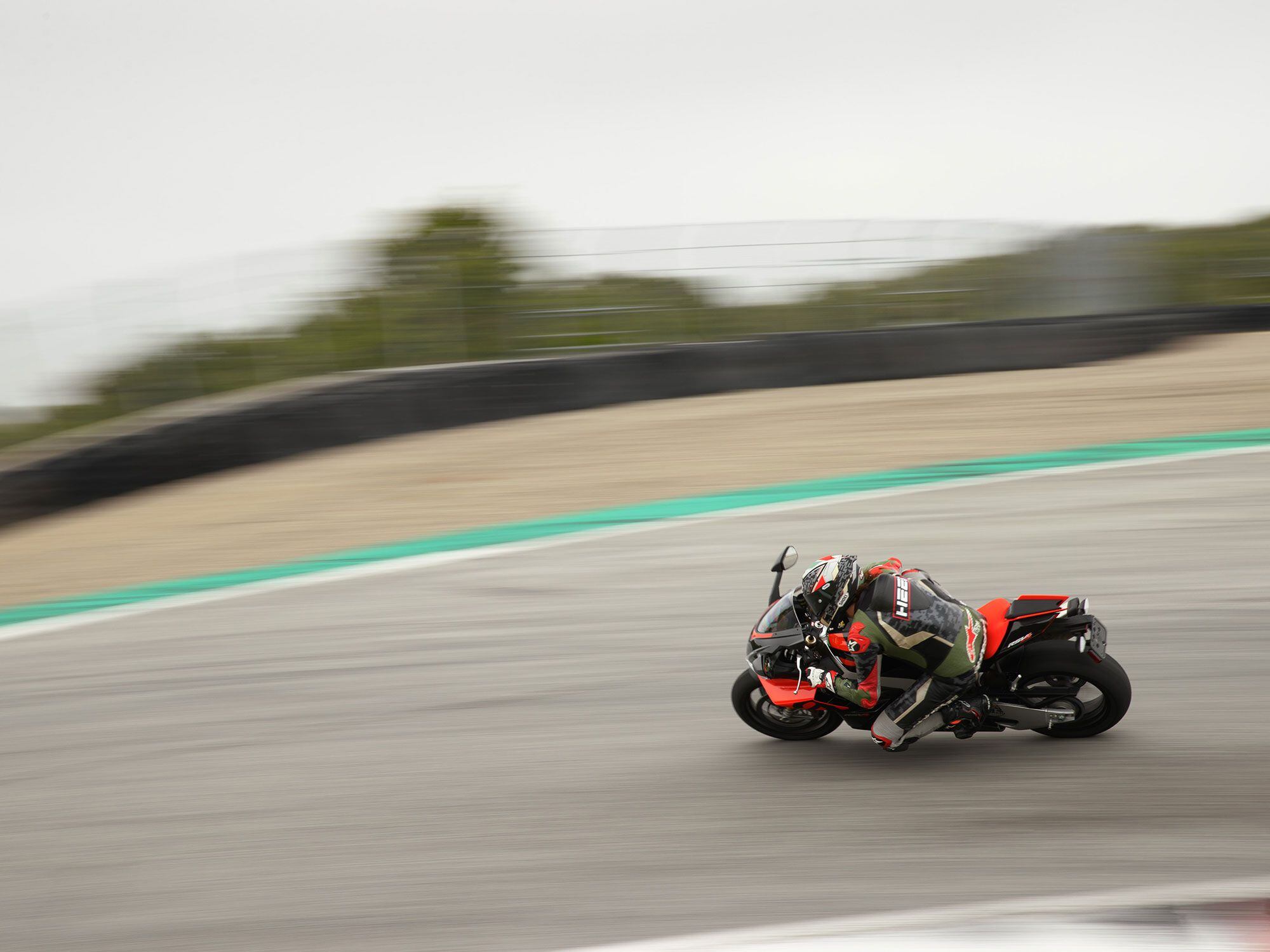 Few superbikes deliver a more exhilarating experience than the RSV4 and RSV4 Factory.