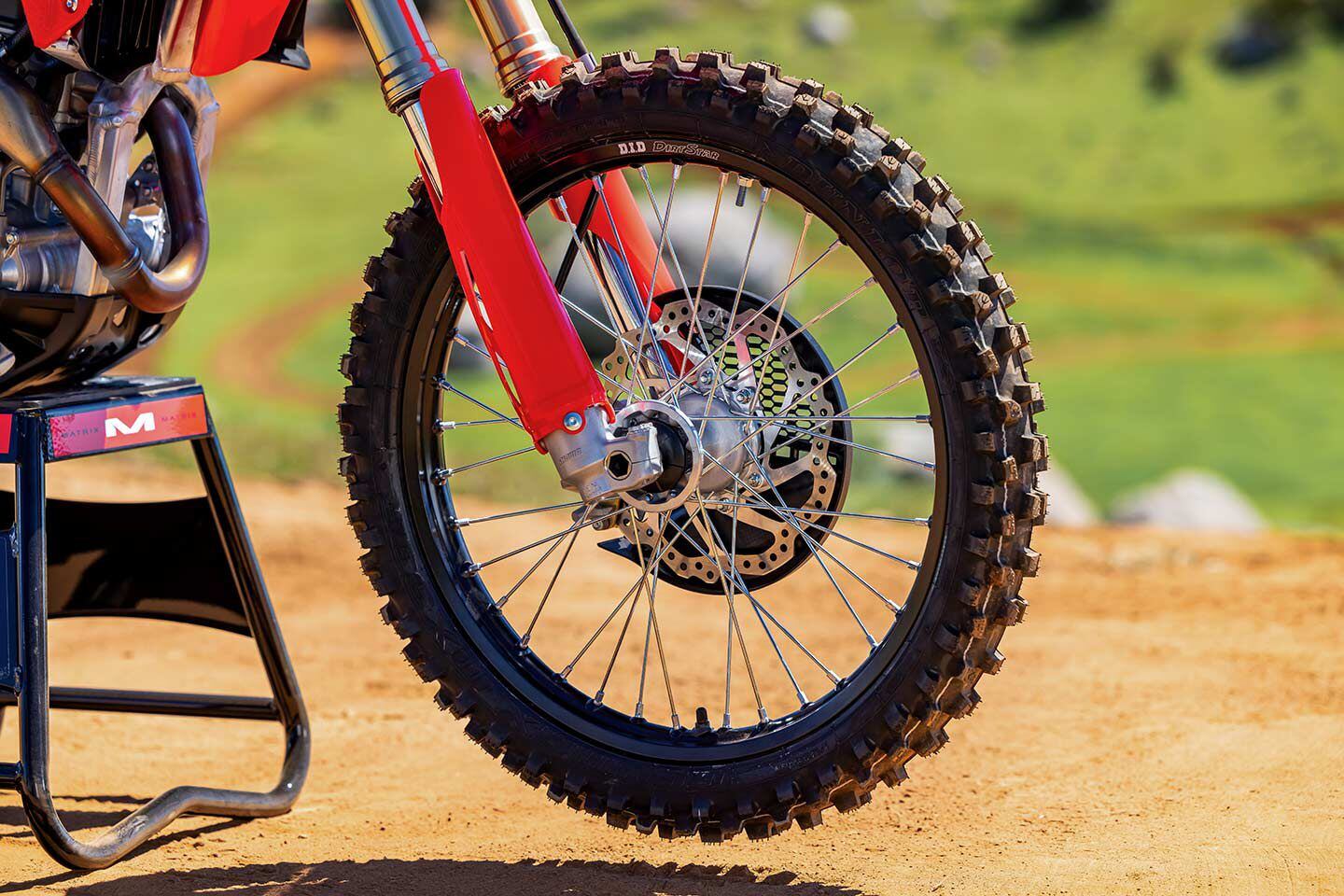 The 2025 CRF450R comes with revised front braking kit and new internals for the fork.