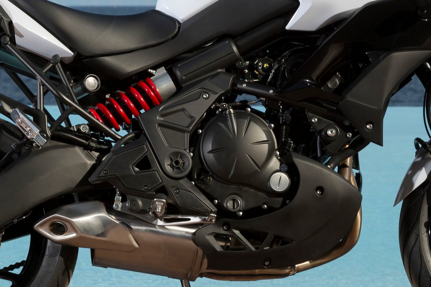 kawasaki versys 650 vibration 2015 Kawasaki Versys 650 LT | Road Test Review main image 1