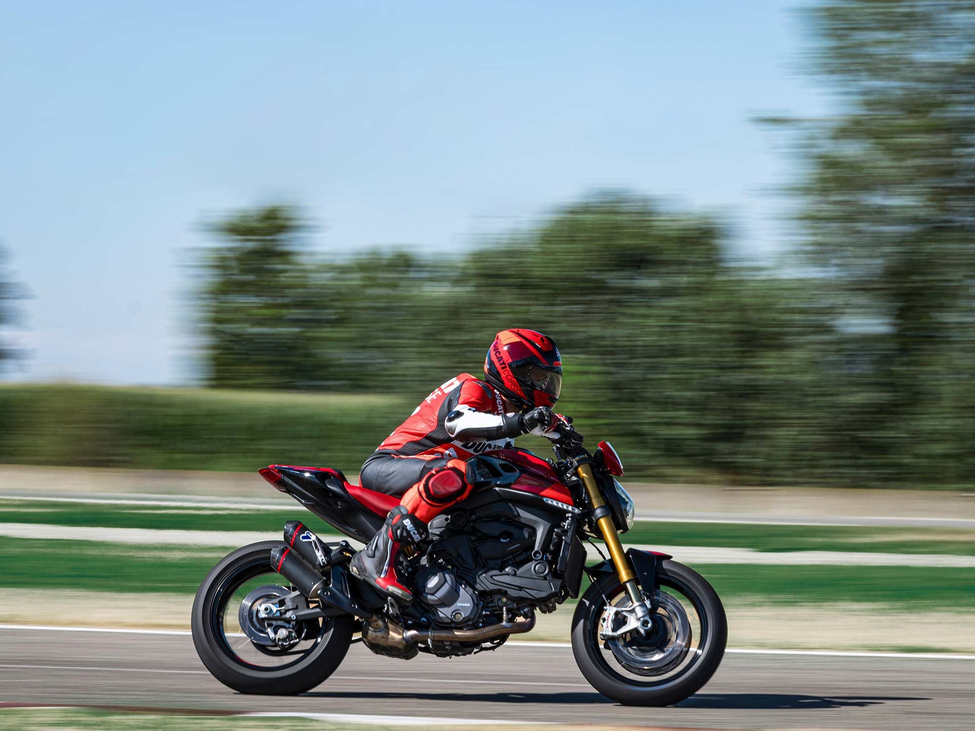 A new Wet riding mode gives riders additional confidence in challenging conditions.