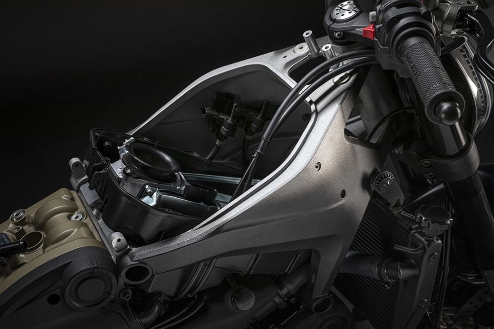 The Monster’s new aluminum frame carries on the tradition of using Ducati’s superbike technology.