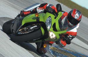 るる 2004 Kawasaki ZX-10R Track Test: Part Two | MotorcycleDaily.com