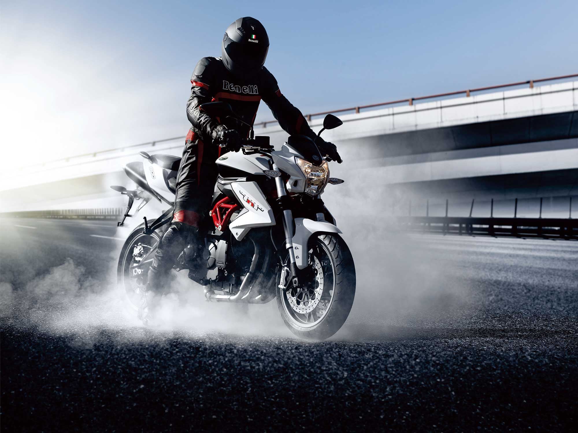 The Benelli TNT 600 putting down some liter-beater smoke.