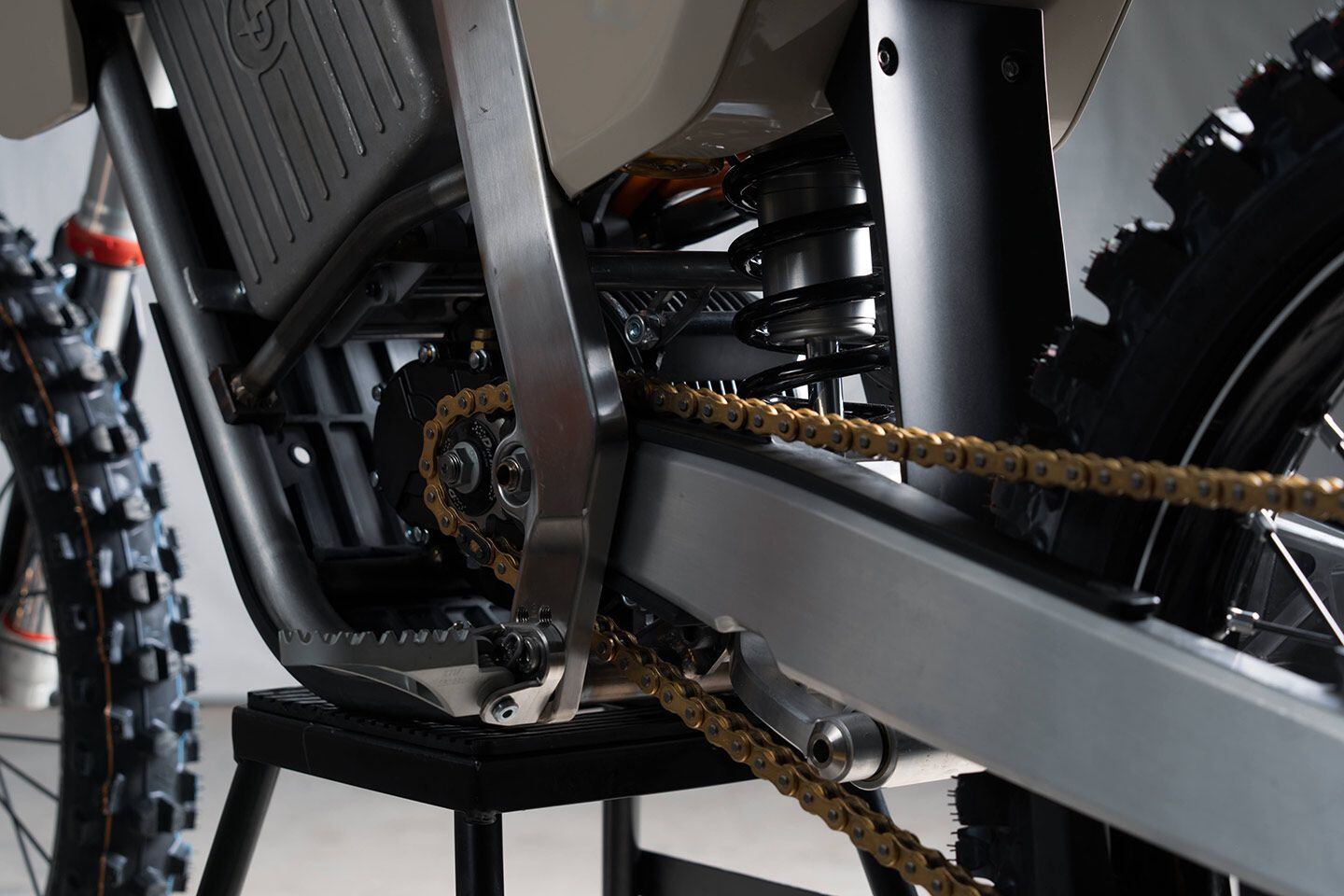 The 35.5-inch seat height sits atop a pro link suspension on the Dust Moto Model_1.