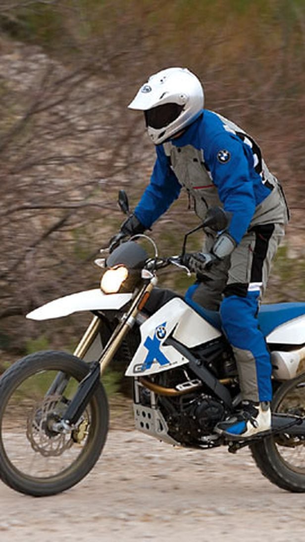BMW RallyePro バイカースーツ ラリースーツ ツナギ 48 BMW Rallye 2 Pro Suit | Motorcycle Gear | Motorcyclist