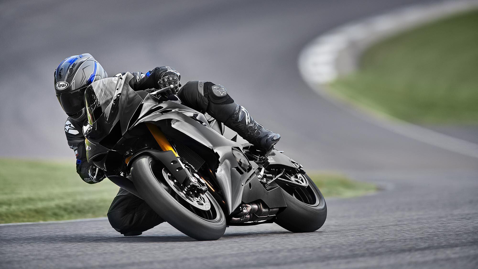 The YZF-R6 Race jettisons all street-legal componentry including the LED headlights, position lights, rearview mirrors, horn, licence plate holder, and passenger seat and footrests.