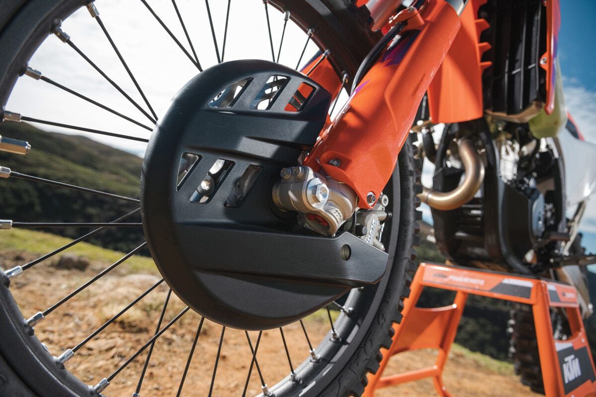 Both the fork and shock of the 350 EXC-F now sport completely tool-free adjustment.