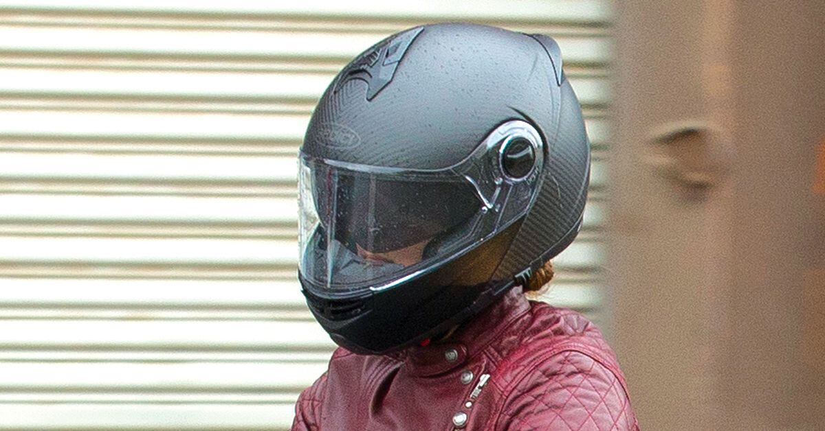 How To Properly Fit A Motorcycle Helmet | Motorcyclist