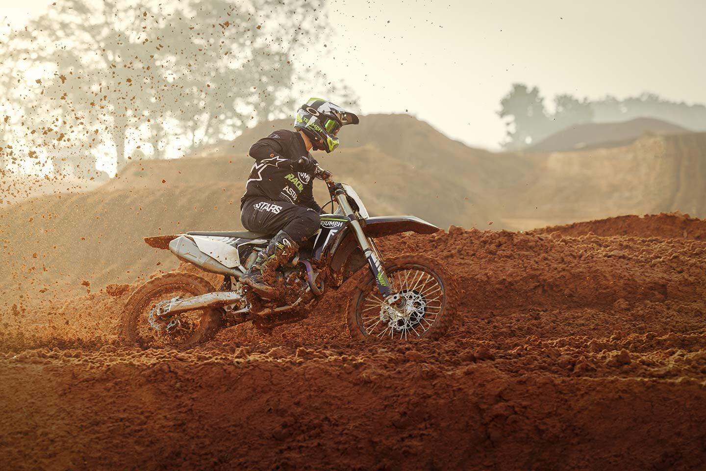 Triumph declares that the TF 250-X represents a step forward in terms of power-to-weight ratio.