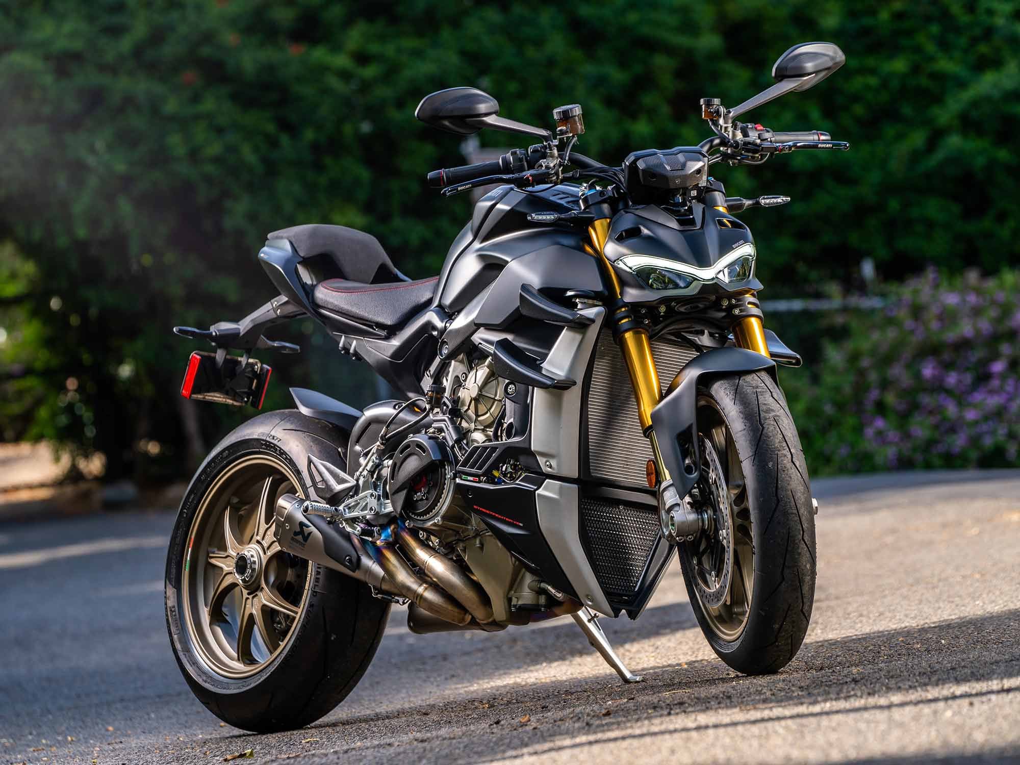 Ducati’s 2021 Streetfighter V4 S in the Dark Stealth colorway certainly makes a statement. Especially when draped in carbon, magnesium, and titanium components from the Ducati Performance catalog.