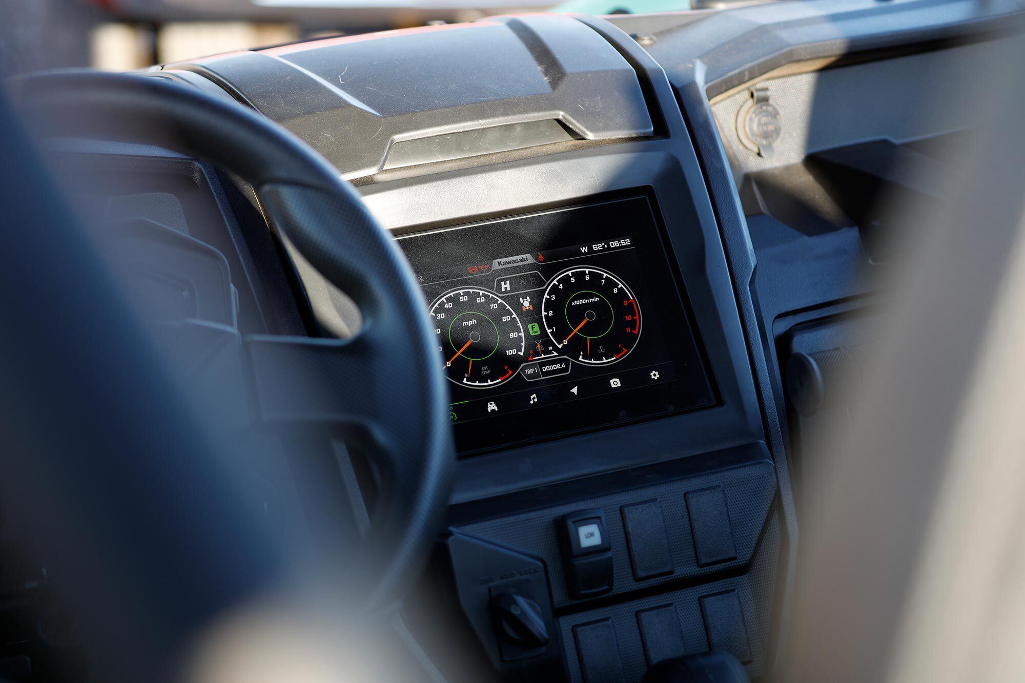 We love the color touchscreen-compatible TFT display. Integrated GPS ensures that you’re never lost.