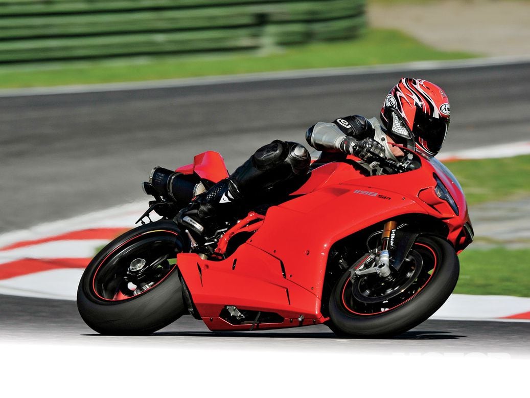 ビビ　sp Ducati 1198SP Sportbike | Motorcyclist