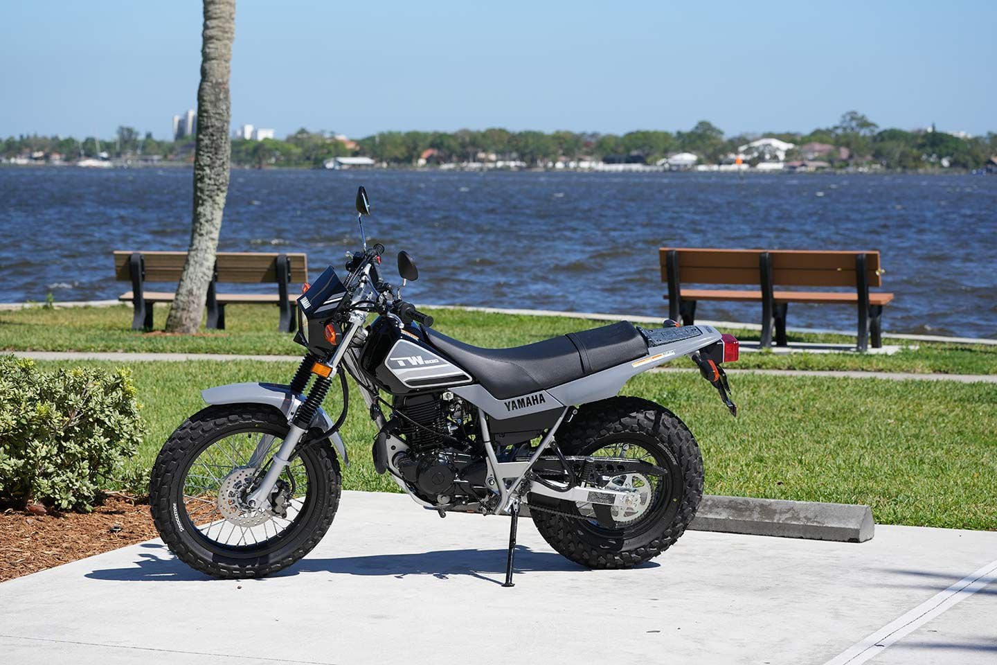 YAMAHA  TW200