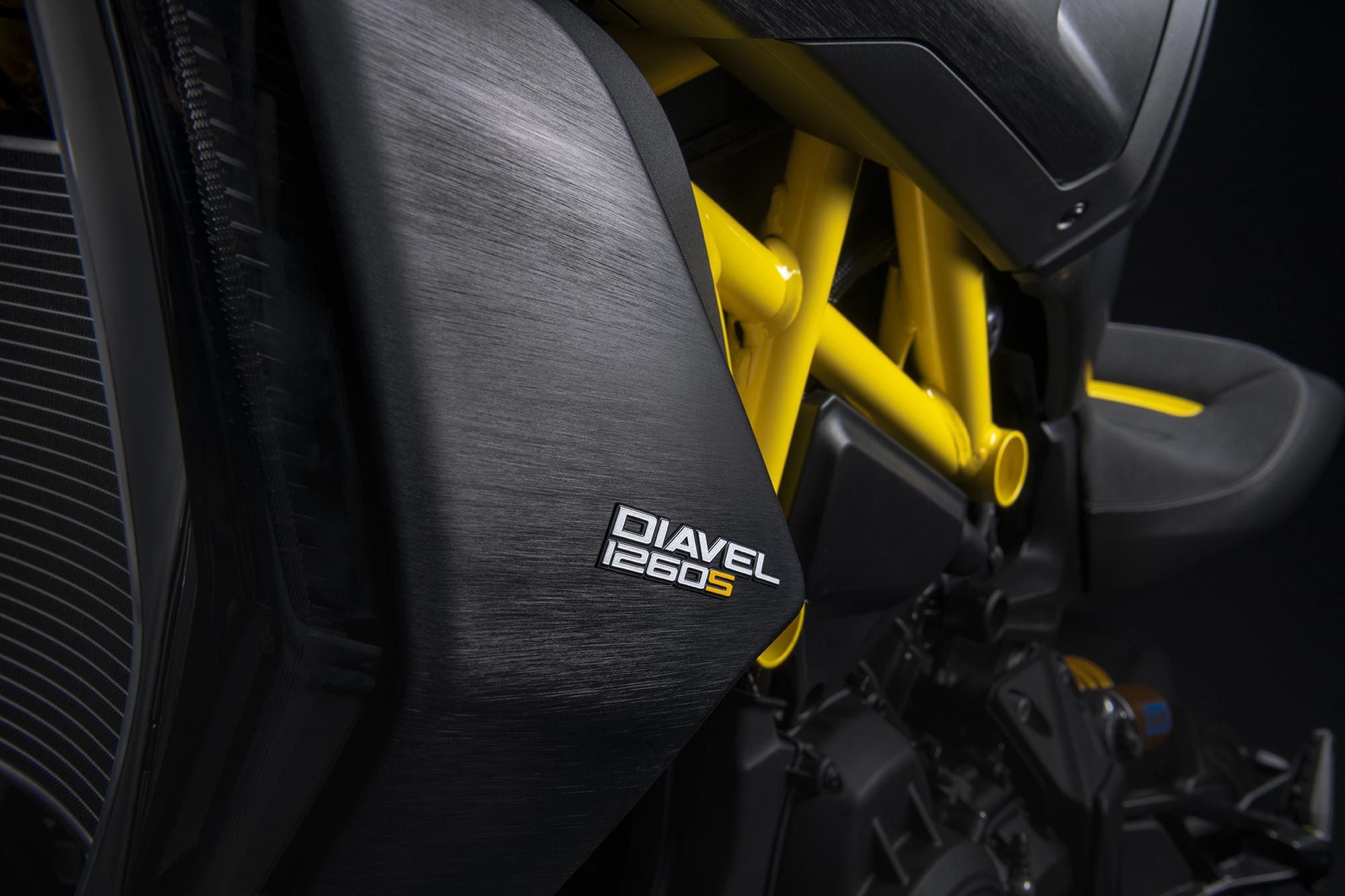Ducati maakt ook gebruik van verschillende texturen om het uiterlijk van de nieuwe Diavel te verbeteren.