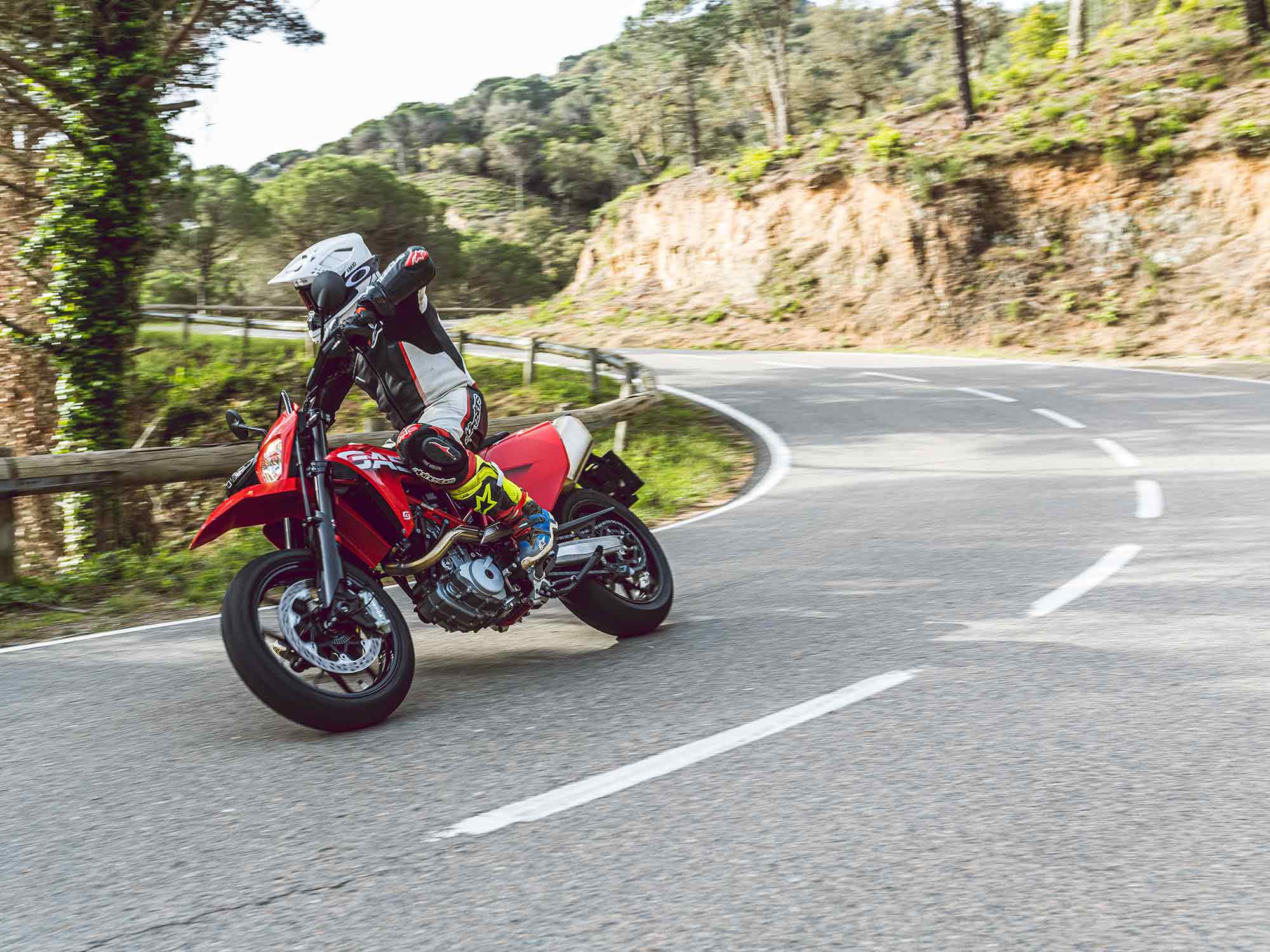 For effortless wheelies you’ll need to opt for the Supermoto mode.