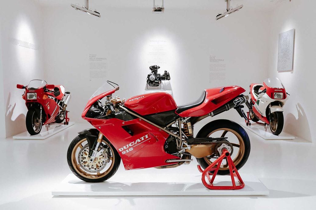 DUCATI 916 本国版・初期カタログ【超希少】SBKケース入り OKYIB3YPMNND5YQAPRBGHD26CQ.jpg